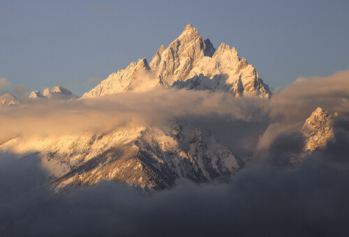 摄影 艾瑞克·班尼特 景观 风景 雪峰 雪山 山顶 落基山脉 美国 加拿大 日出 日落 云 天空 晴朗 岩层 多雾路段 寒冷的