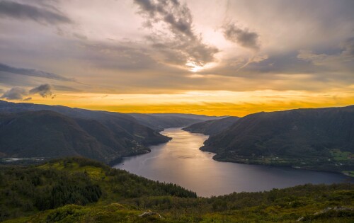 自然 景观 云 天空 水 河 山脉 树木 远景 船 村庄 黄金时段 日出